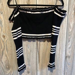 GUESS Off-the-Shoulder Cropped shirt. Size Medium